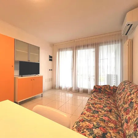 Costa Azzurra Beach Apartments Grado