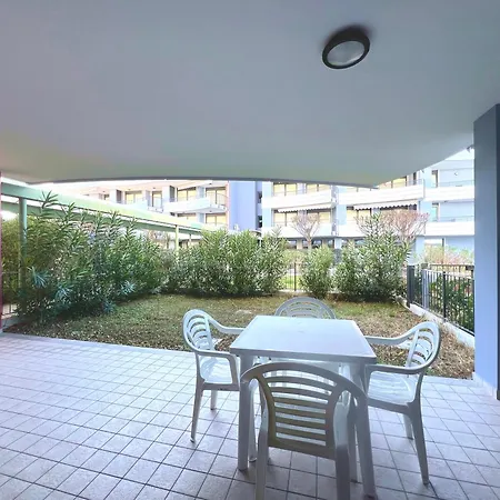 Costa Azzurra Beach Apartments Grado