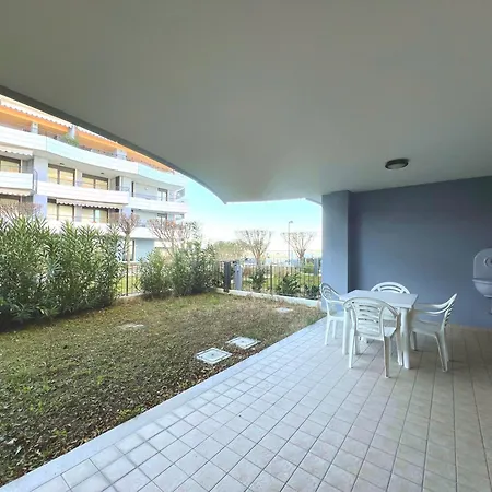 Costa Azzurra Beach Apartments Grado